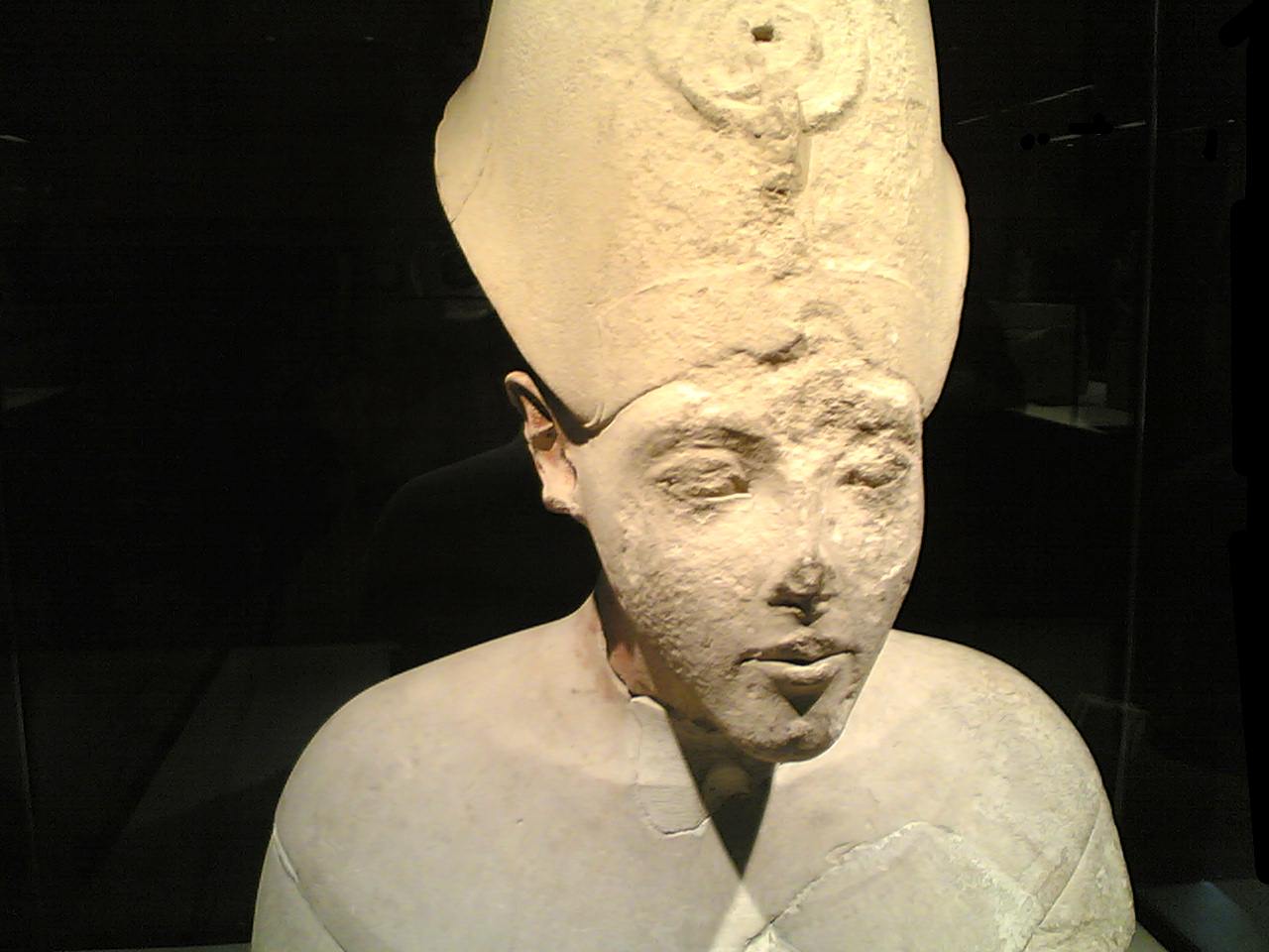 Le Roi Akhénaton, Musée du Louvre